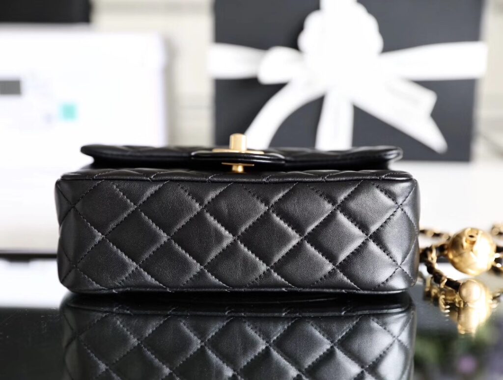 Chanel classic flap mini with golden ball - 画像 (8)
