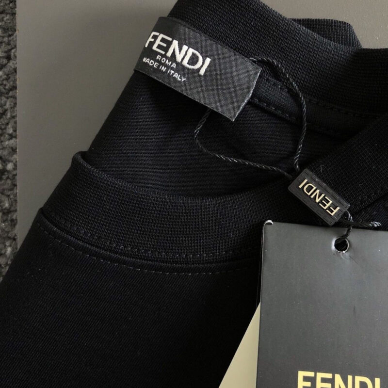 【FENDI公式旗艦店】 Tシャツ ご好評に付き再入荷！ - 画像 (8)