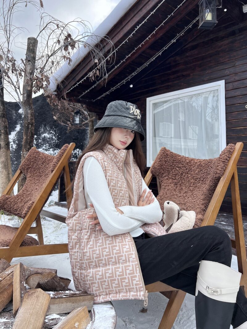 FENDI ダウンベスト SS96781 - 画像 (9)