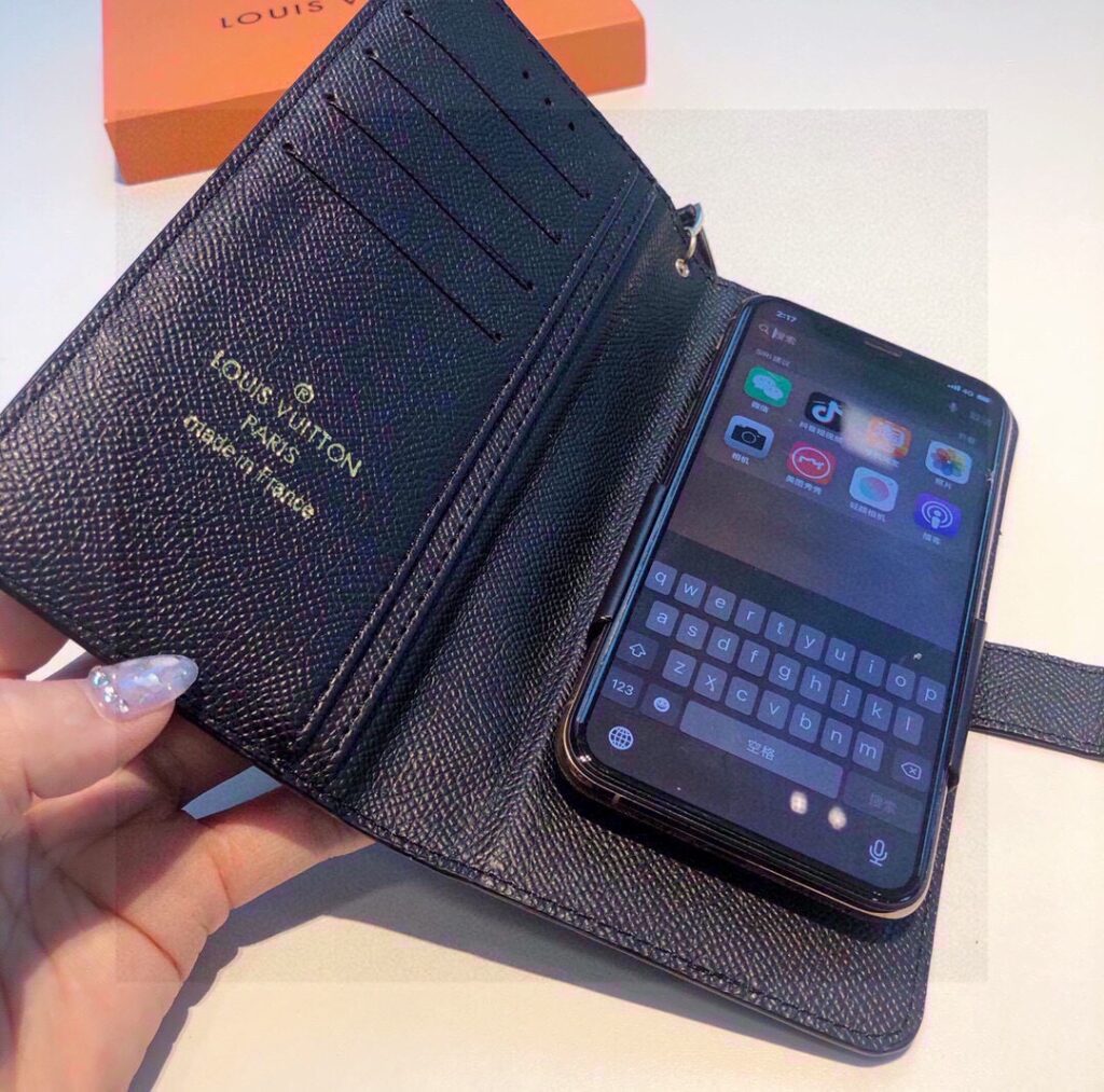 LV Louis Vuitton ブラック きんぞく 大柄モノグラム エンボス加工 電話ケース zm - 画像 (3)