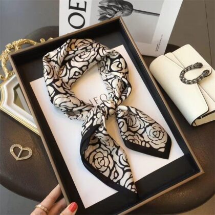 CHANEL 薄手のスカーフ82 ss