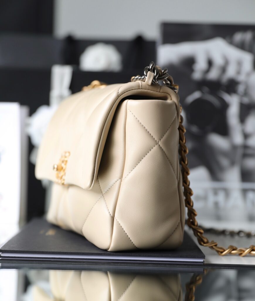 Chanel 19 AS1160 - 画像 (4)
