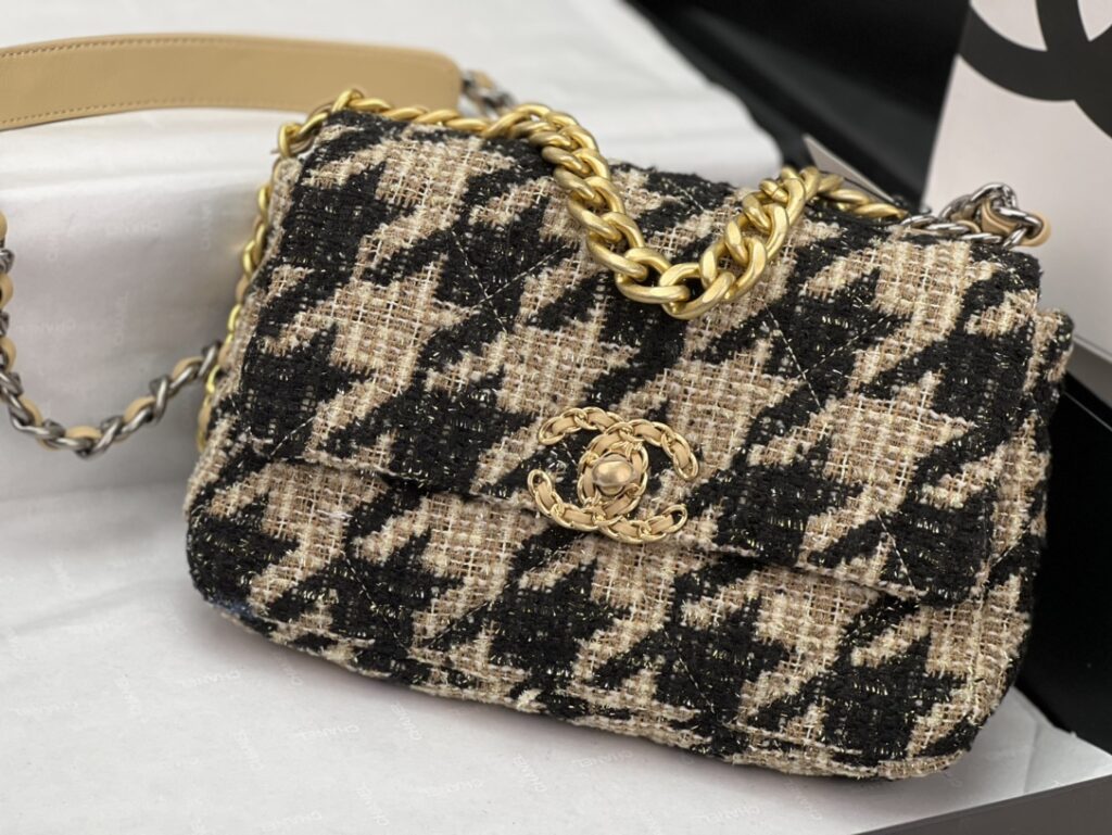 CHANEL 19 HANDBAG AS1161 - 画像 (2)