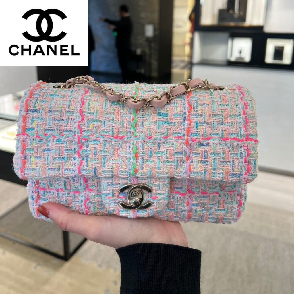 【CHANEL】鮮やかカラー★CHANEL　フラップバッグ - 画像 (3)