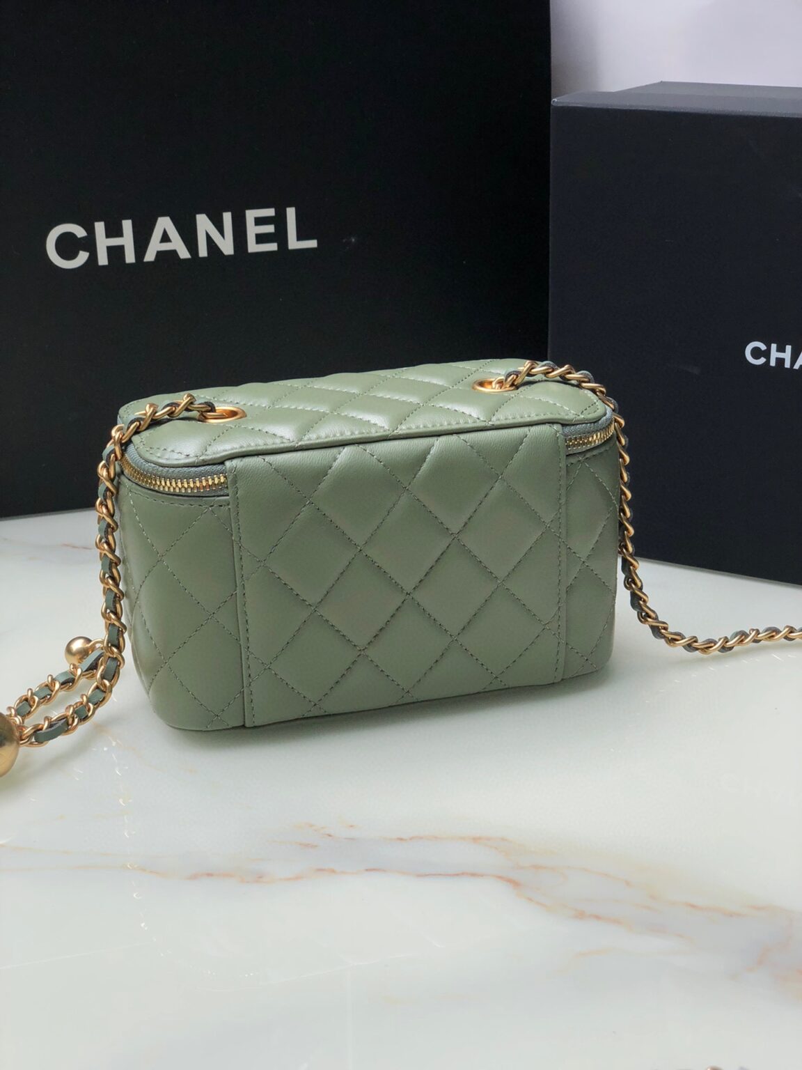 Chanel Classic Vanity 22C Bag with Chain AP2303 - 画像 (17)
