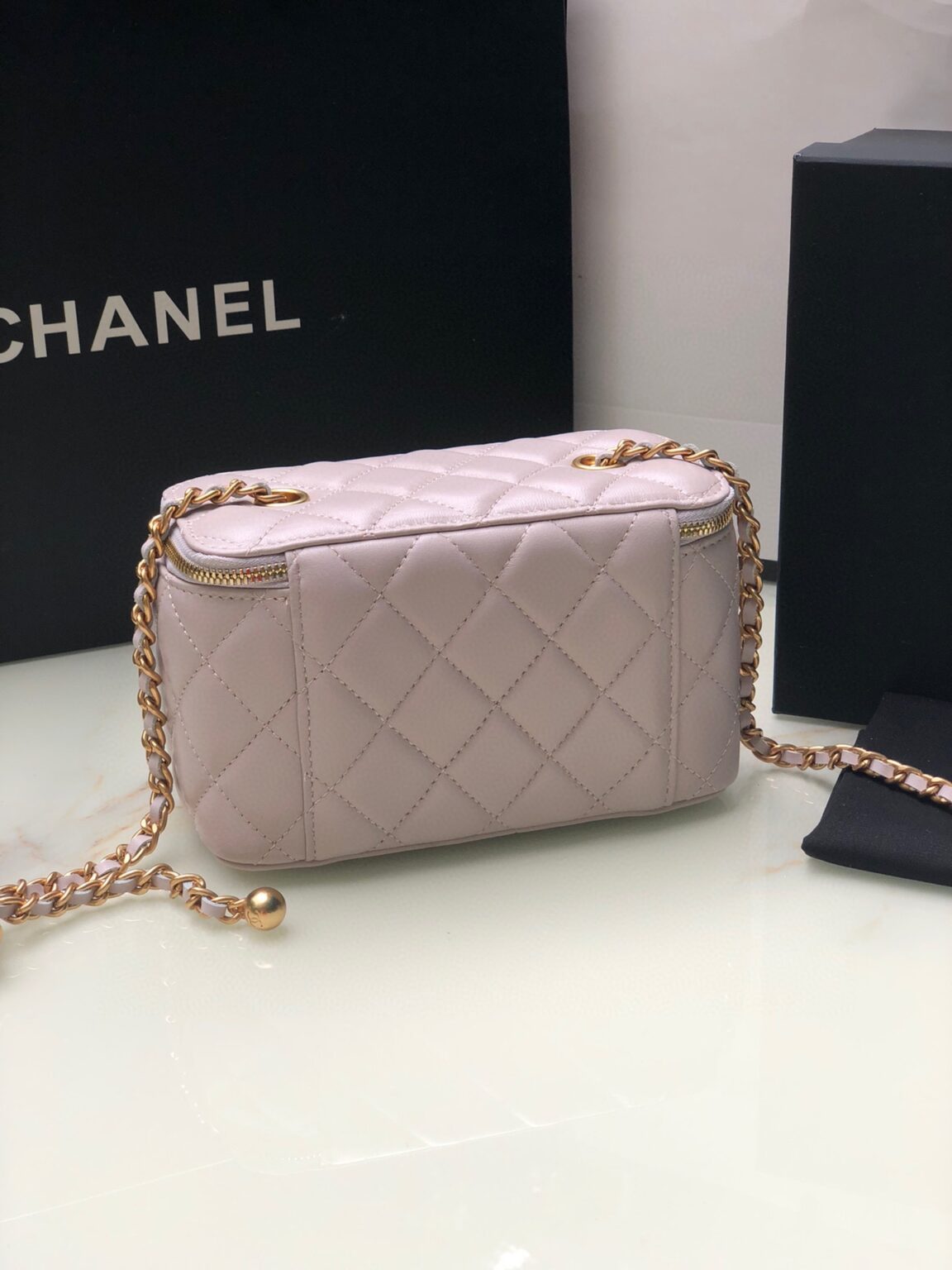 Chanel Classic Vanity 22C Bag with Chain AP2303 - 画像 (9)