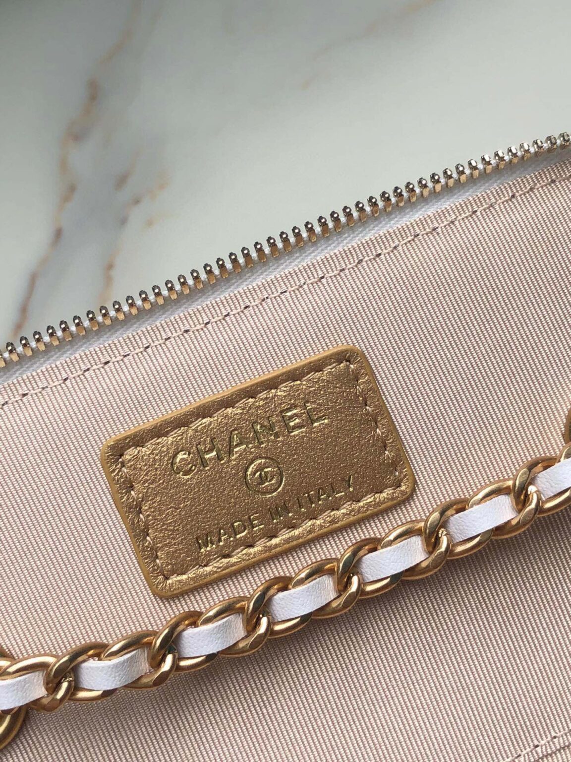 Chanel Classic Vanity 22C Bag with Chain AP2303 - 画像 (5)