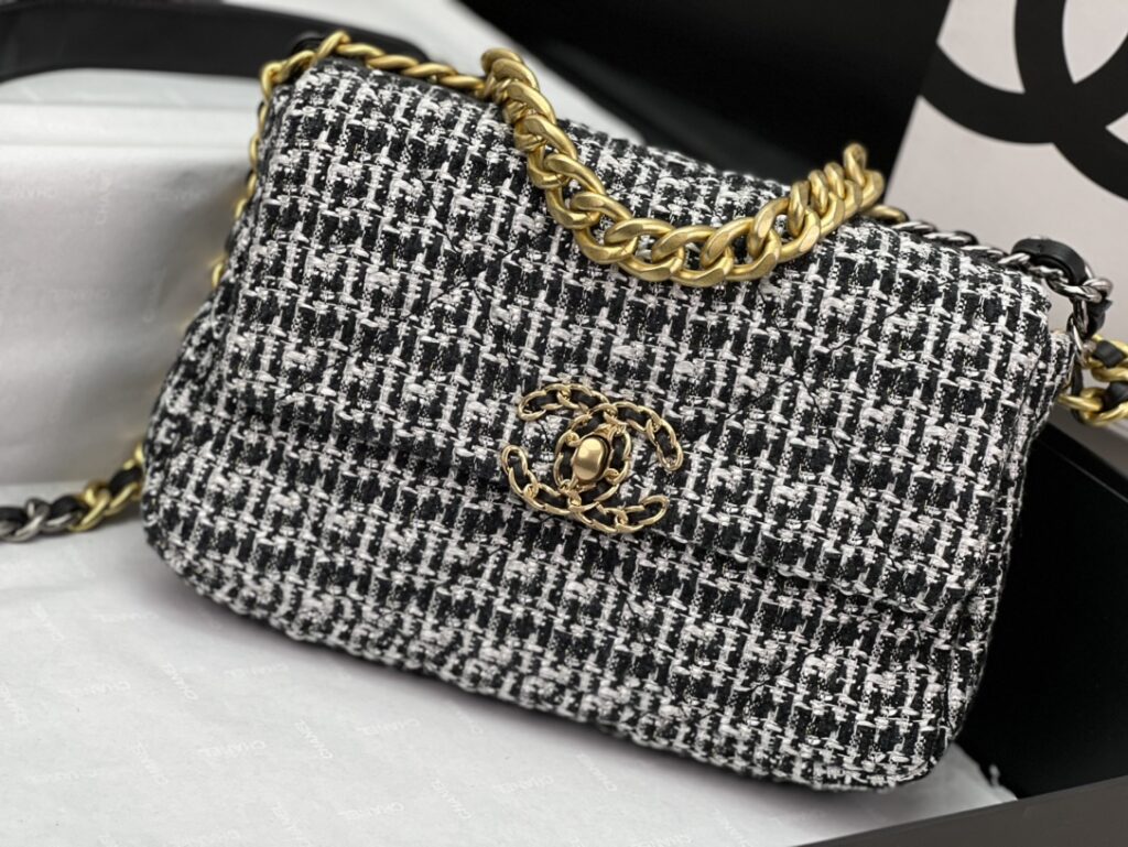 CHANEL 19 HANDBAG AS1161 - 画像 (2)