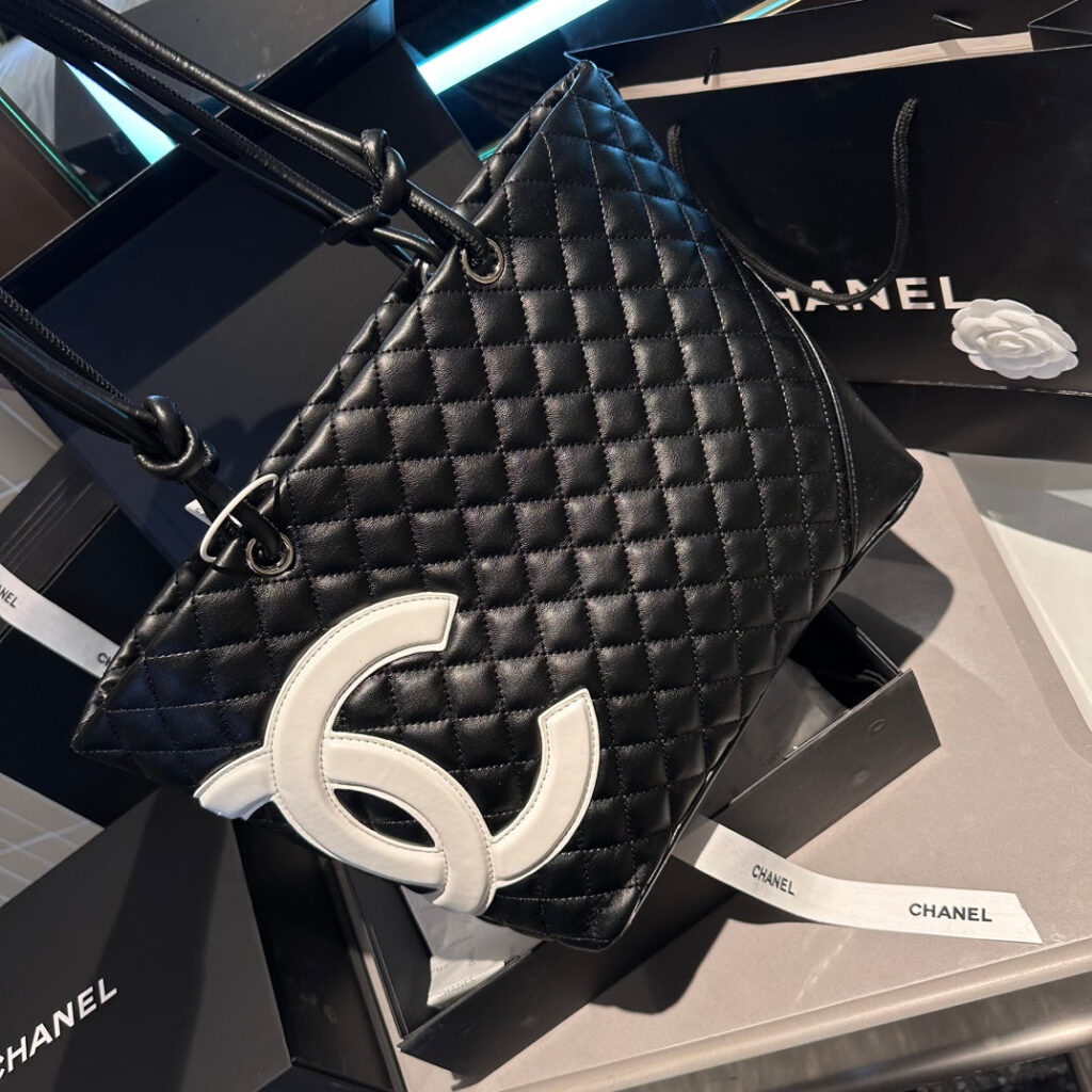 【トレンドのバイカラー♪】CHANEL シャネル ショルダーバッグ - 画像 (2)