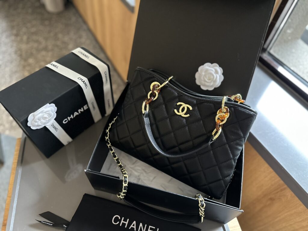 CHANEL 中世のダイヤモンド トートバッグ - 画像 (10)