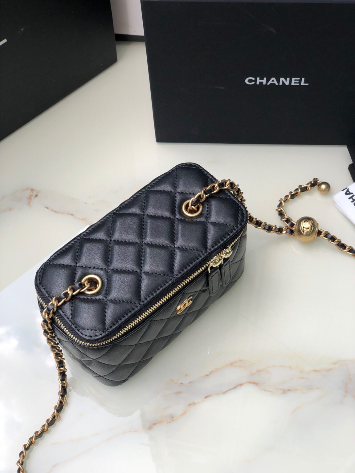 Chanel Classic Vanity 22C Bag with Chain AP2303 - 画像 (15)