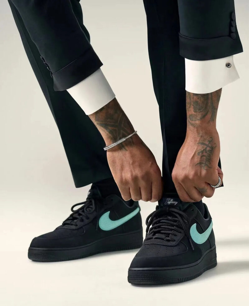 🔥限定30個！売り切れ次第終わり！【NIKE |公式サイトは】🔥★送関込★世界中を震撼させた話題のコラボ★◆超人気◆ 雑誌、ＴＶ、映画に登場アイテム♪ - 画像 (6)