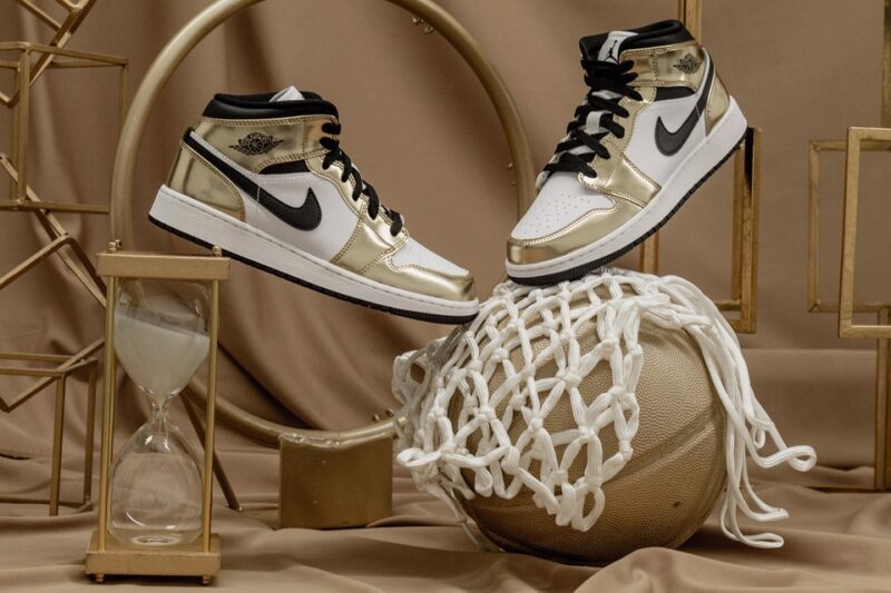NIKE ナイキ AIR JORDAN 1 MID SE 'METALLIC GOLD' エア ジョーダン ワン ミッド スペシャルエディション "メタリック ゴールド" メンズ レディース スニーカー METALLIC GOLD/BLACK-WHITE メタリックゴールド/ブラック ホワイト【海外展開 日本未入荷】 - 画像 (3)