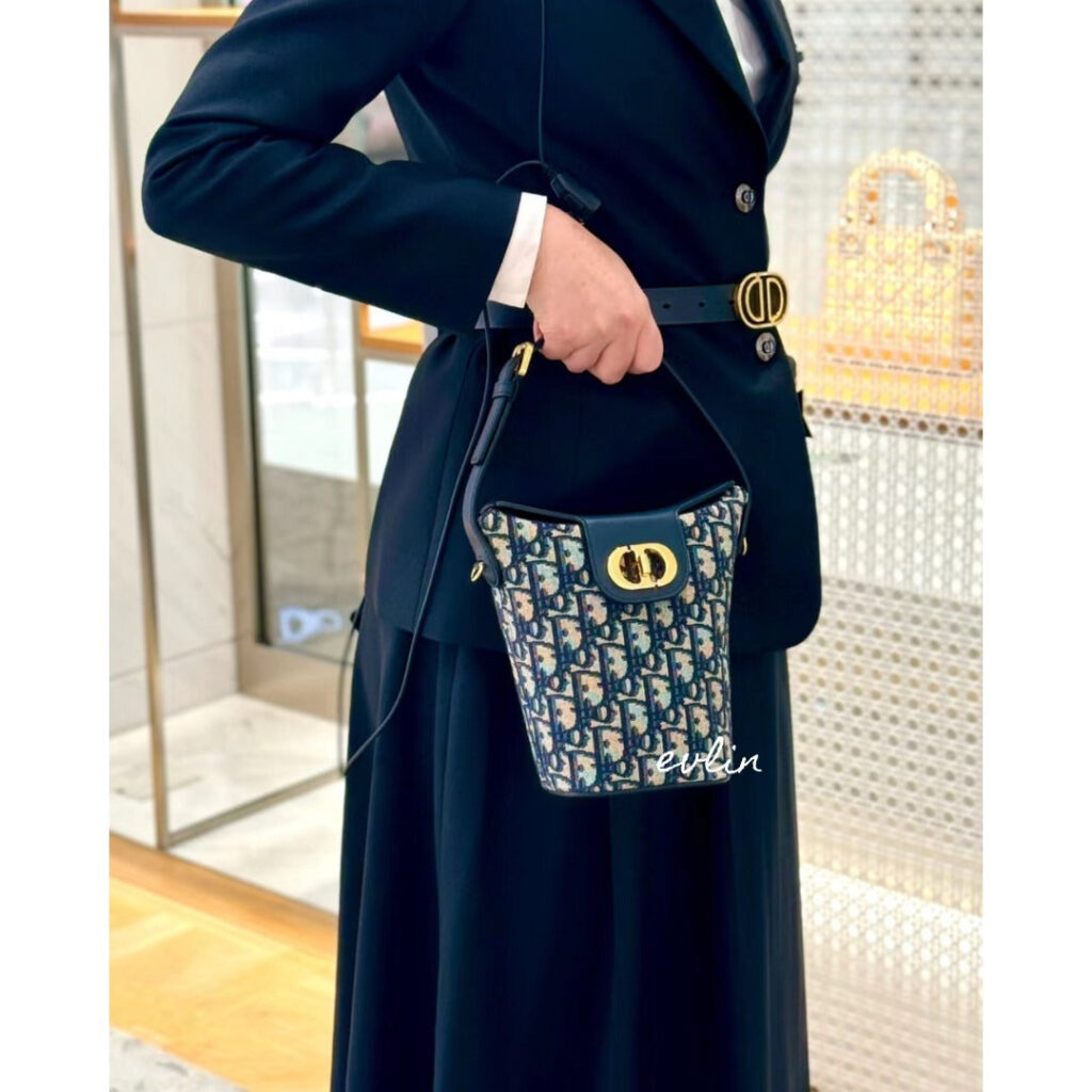 【大ヒットの予感】30 MONTAIGNE DIOR AMBERミニ バケットバッグ S2319UTZQ_M928 - 画像 (5)