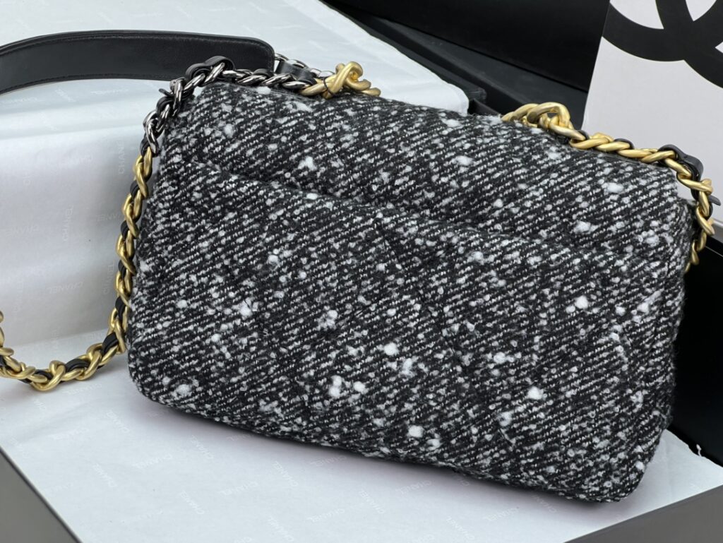 CHANEL 19 HANDBAG AS1161 - 画像 (16)