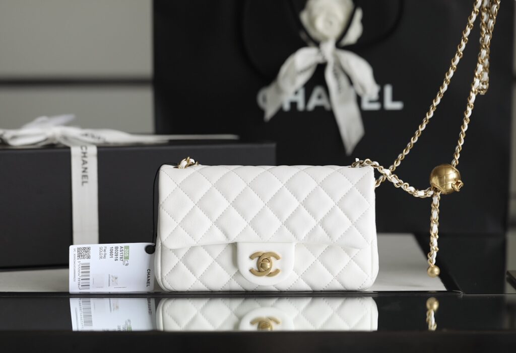 Chanel classic flap mini with golden ball - 画像 (10)
