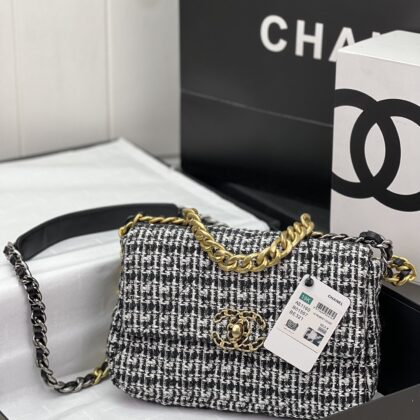 CHANEL 19 HANDBAG AS1161