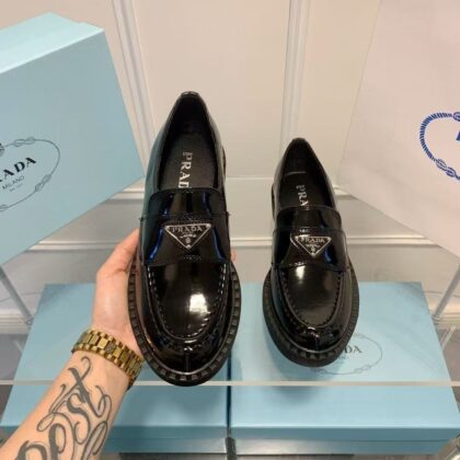 Prada ローファー女性タイプ