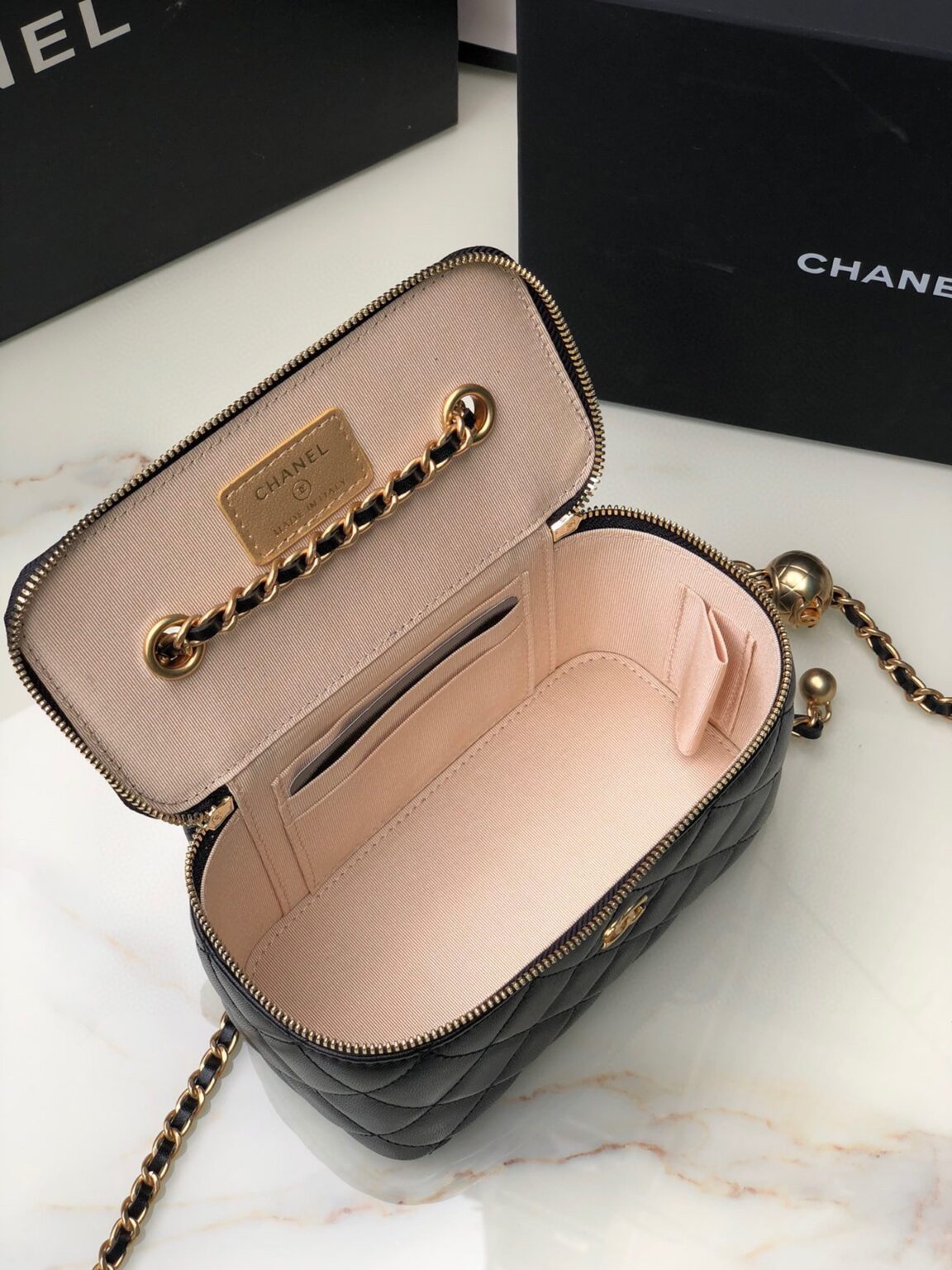 Chanel Classic Vanity 22C Bag with Chain AP2303 - 画像 (11)