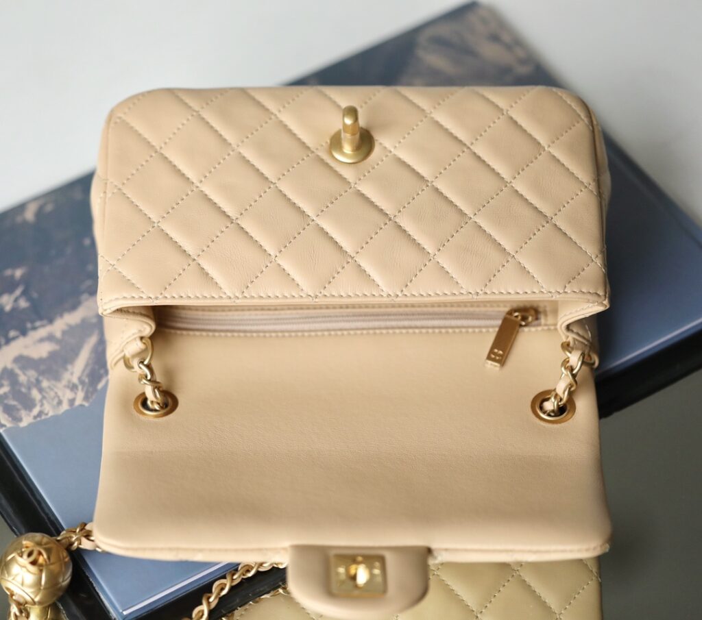 Chanel classic flap mini with golden ball - 画像 (7)