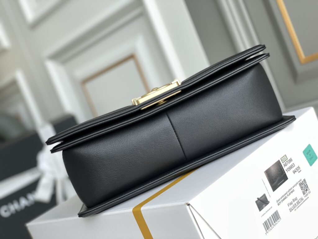 BOY CHANEL SHOULDER BAG - 画像 (4)