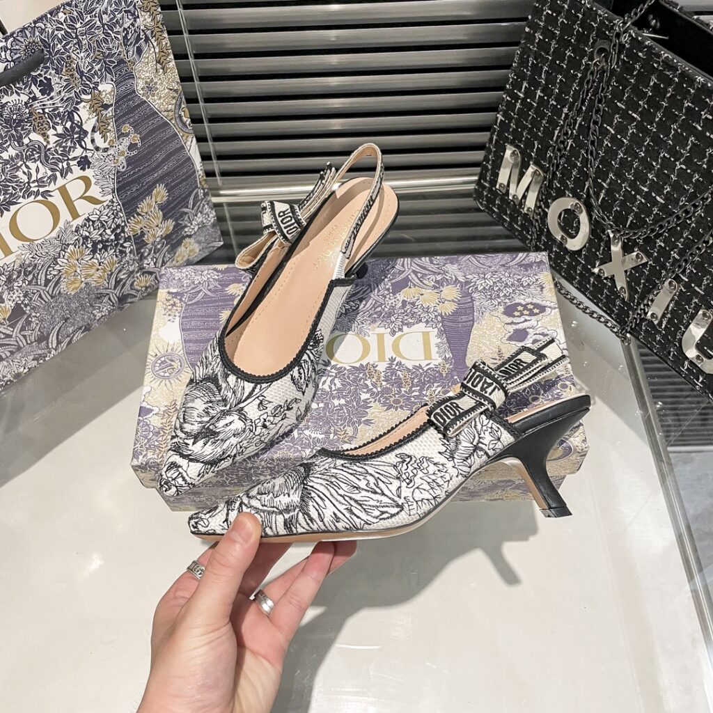 DIOR 新作刺繍ハイヒール 03zm 95759 - 画像 (8)