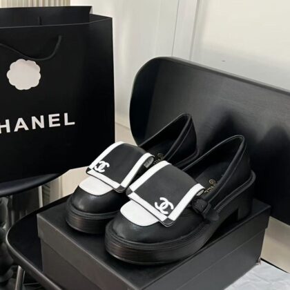 Chanel ローファー 女性
