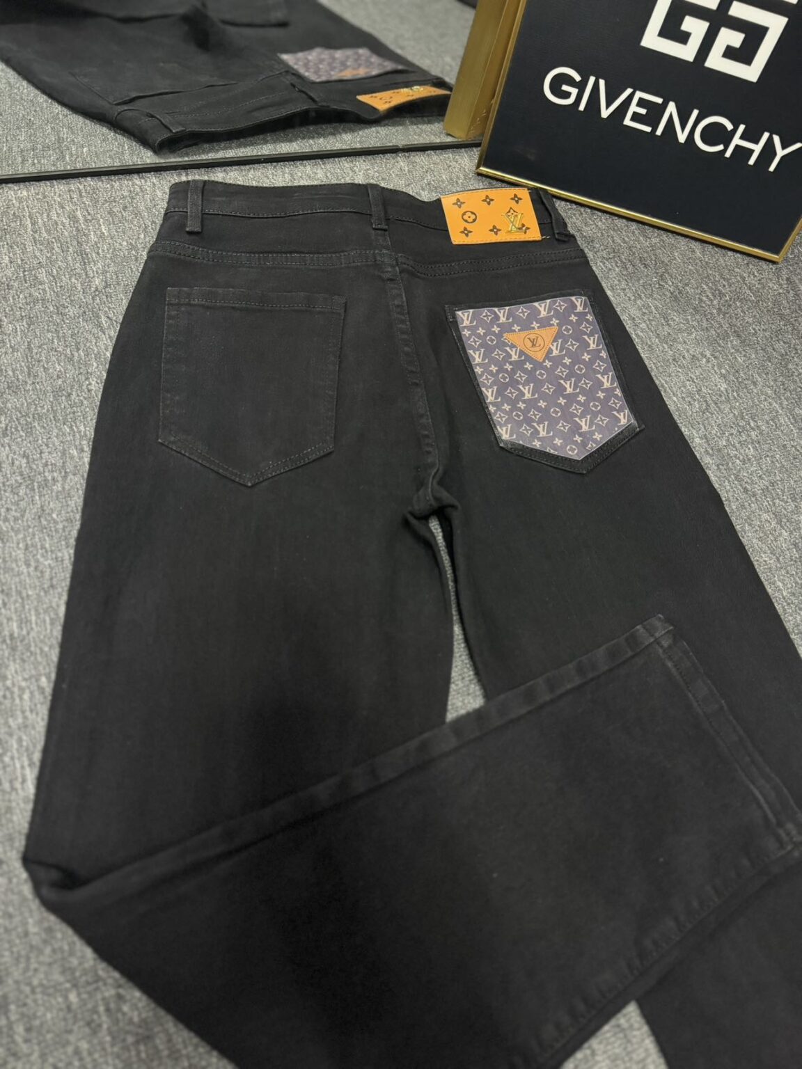 LV Louis Vuitton刺繡入りのトレンディジーンズ 17 SS102439 - 画像 (5)