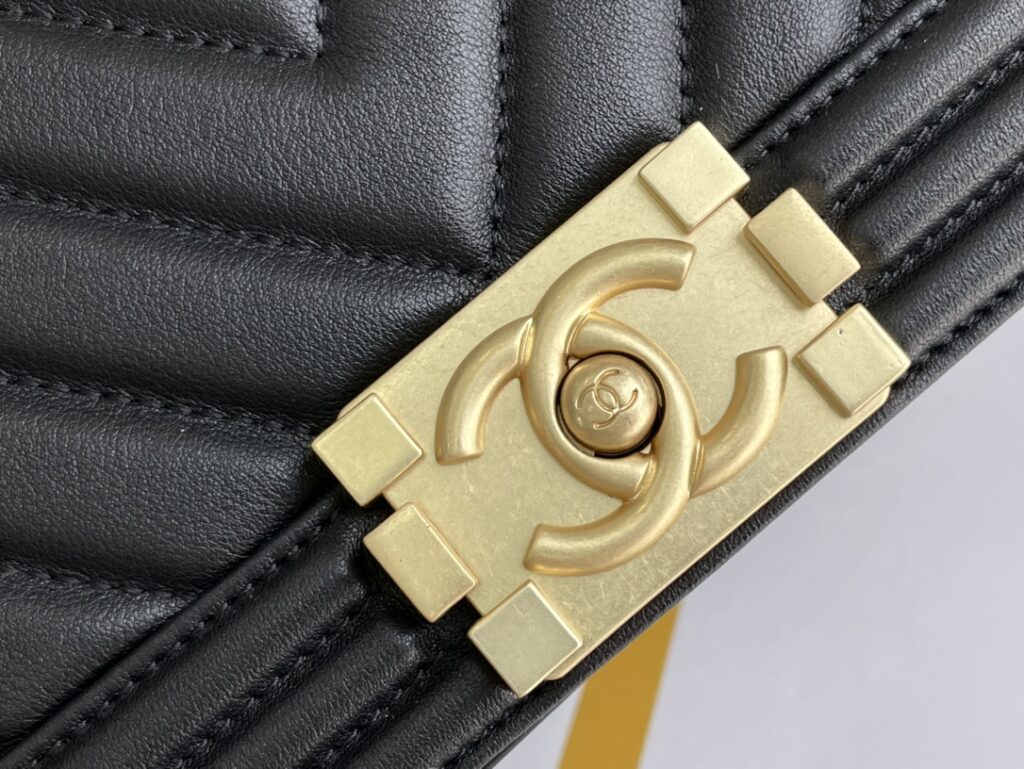 BOY CHANEL SHOULDER BAG - 画像 (5)