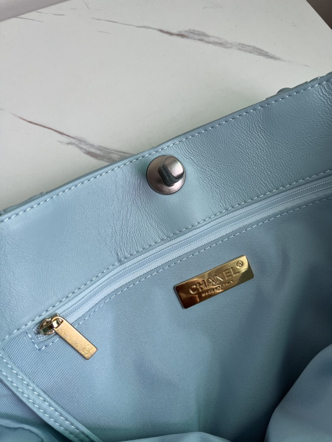 CHANEL 19 SHOPPING BAG 3519 - 画像 (4)