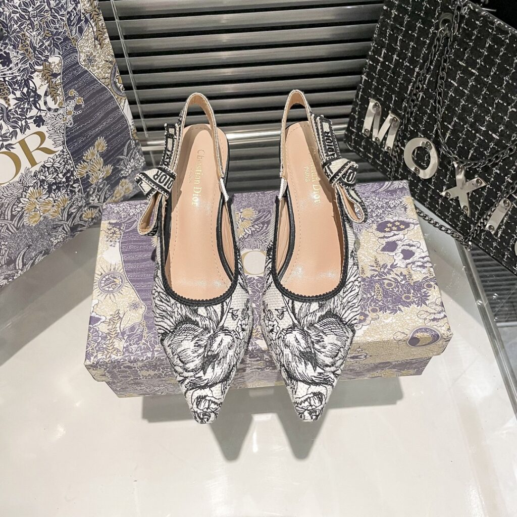 DIOR 新作刺繍ハイヒール 03zm 95759 - 画像 (3)