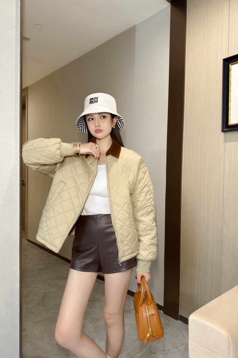 MIUMIUダウンジャケット SS96782 - 画像 (6)