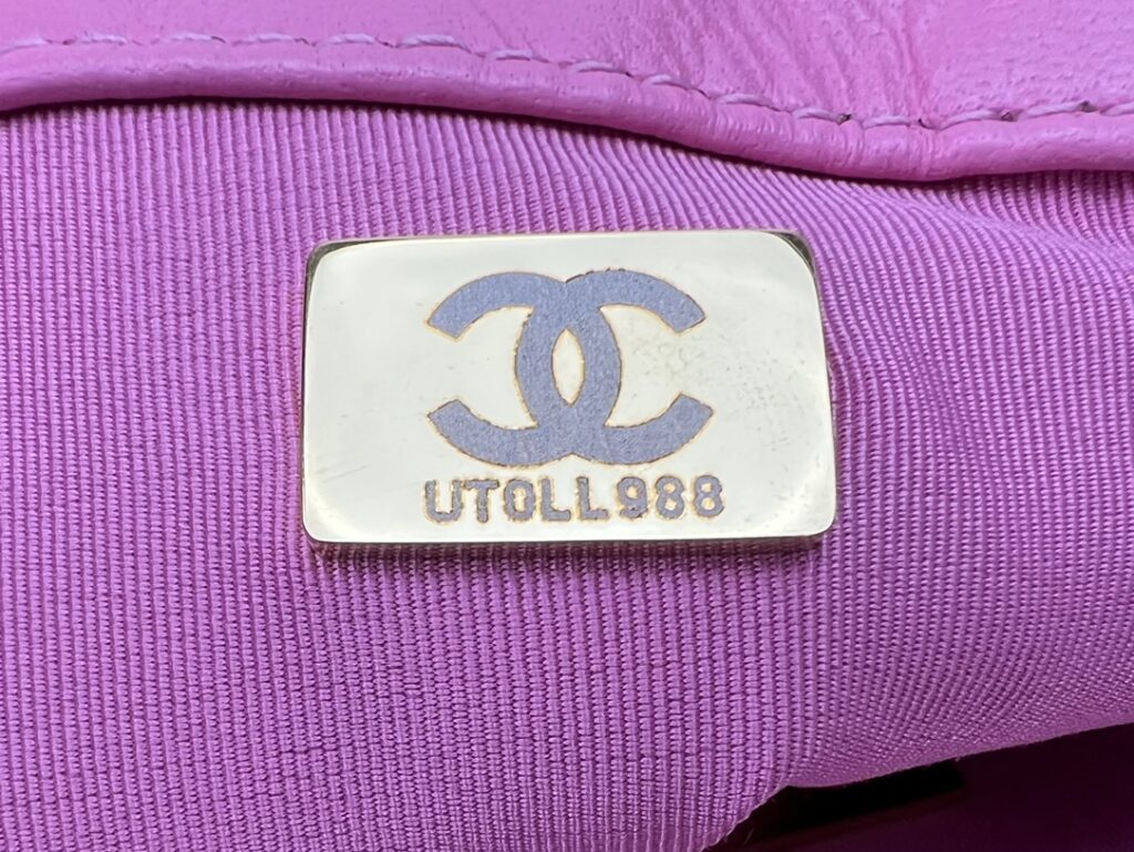 CHANEL 19 LARGE HANDBAG AS1161 - 画像 (3)