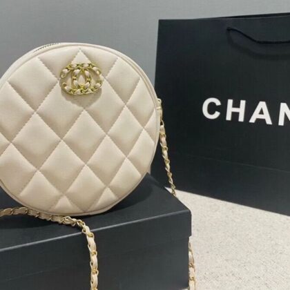 CHANEL ラウンドケーキ