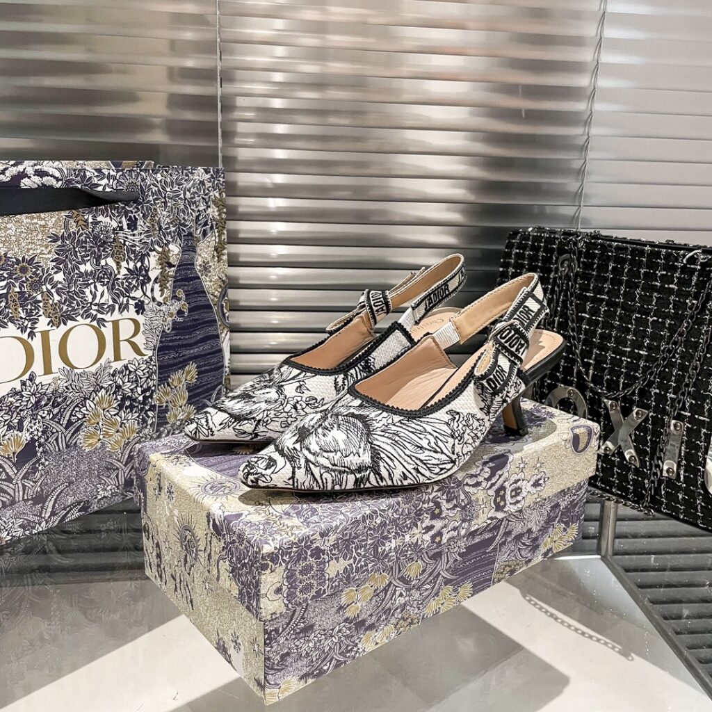 DIOR 新作刺繍ハイヒール 03zm 95759 - 画像 (4)