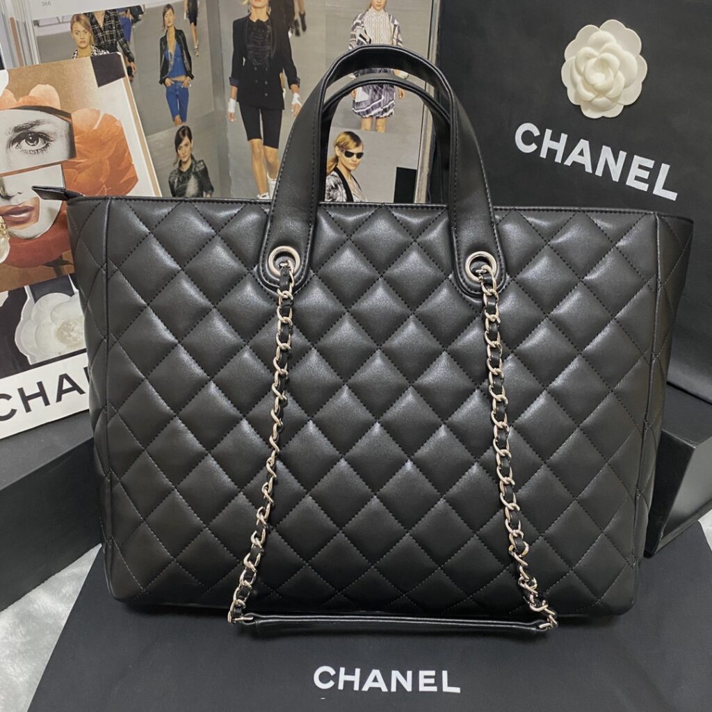 Chanel Calfskin Quilted Ultra Pocket Shopping Tote Navy AS3928 - 画像 (2)