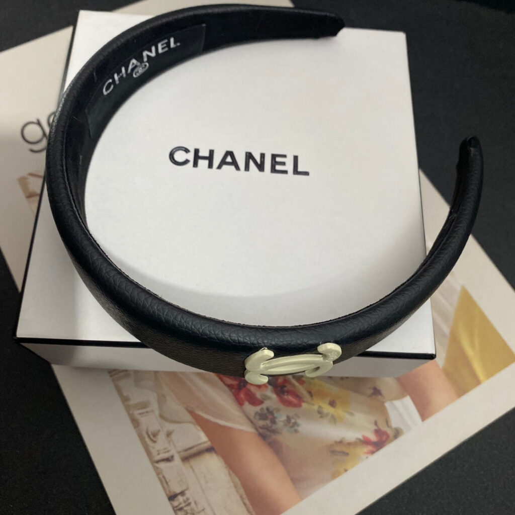 CHANEL クラシックな黒と白のヘッドバンド SS - 画像 (2)
