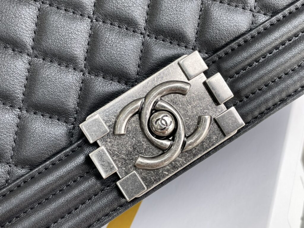BOY CHANEL SHOULDER BAG - 画像 (7)