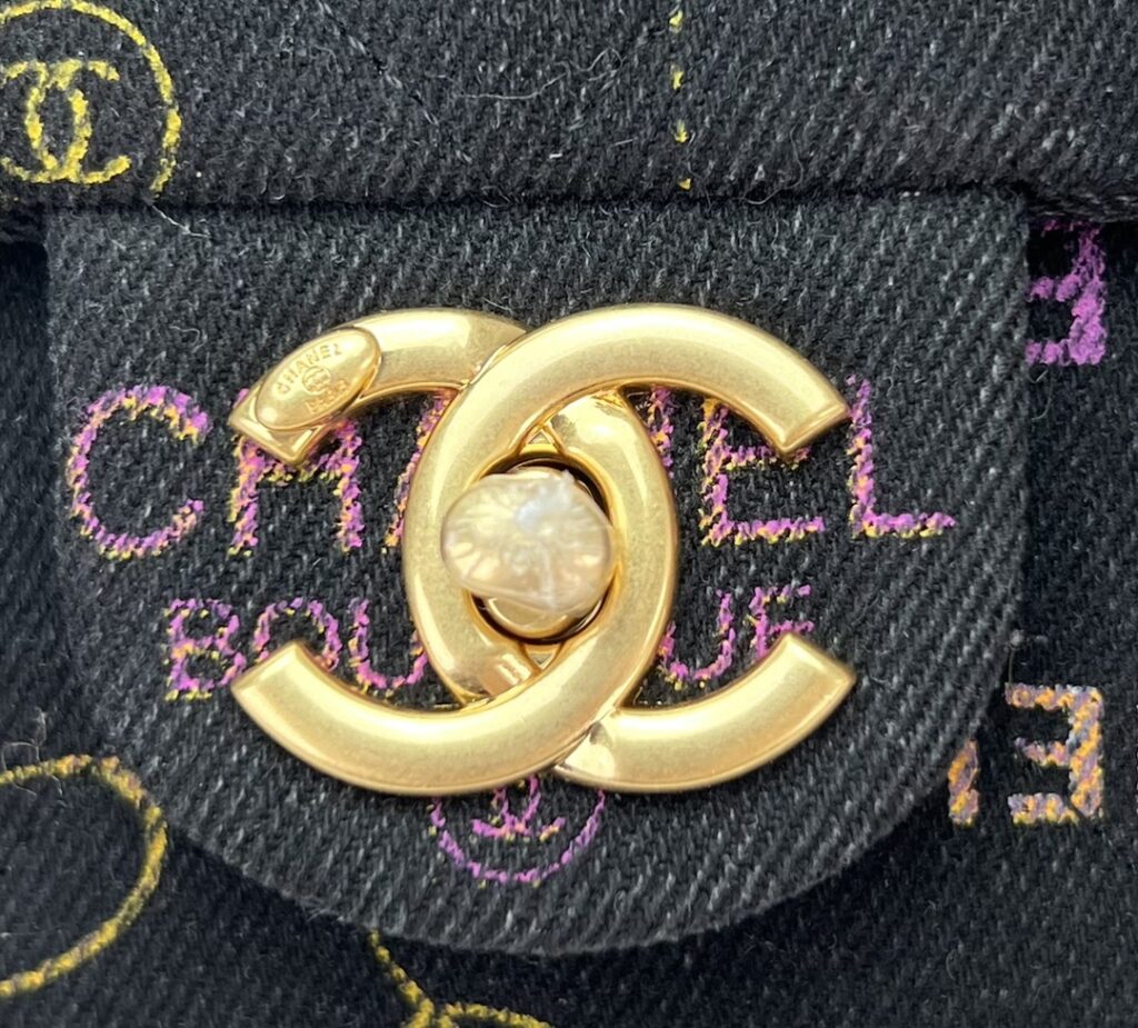 CHANEL FLAP BAG AS3134 - 画像 (8)