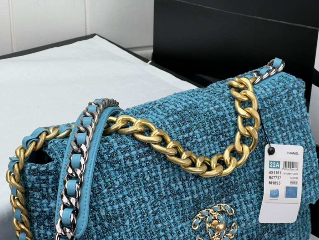 CHANEL 19 LARGE HANDBAG AS1161 - 画像 (26)