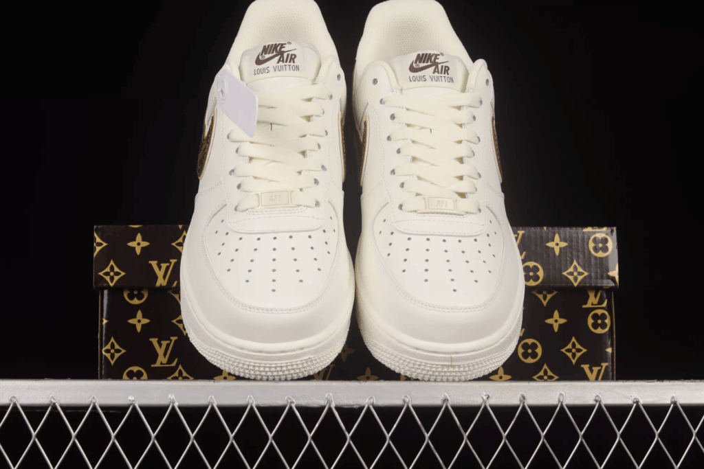 【新商品発売】【今年の新商品】LOUIS VUITTON X NIKE AIR FORCE 1 07 LOW RICE WHITE SHOES SNEAKERS【本物保証】【代金引換】 - 画像 (10)