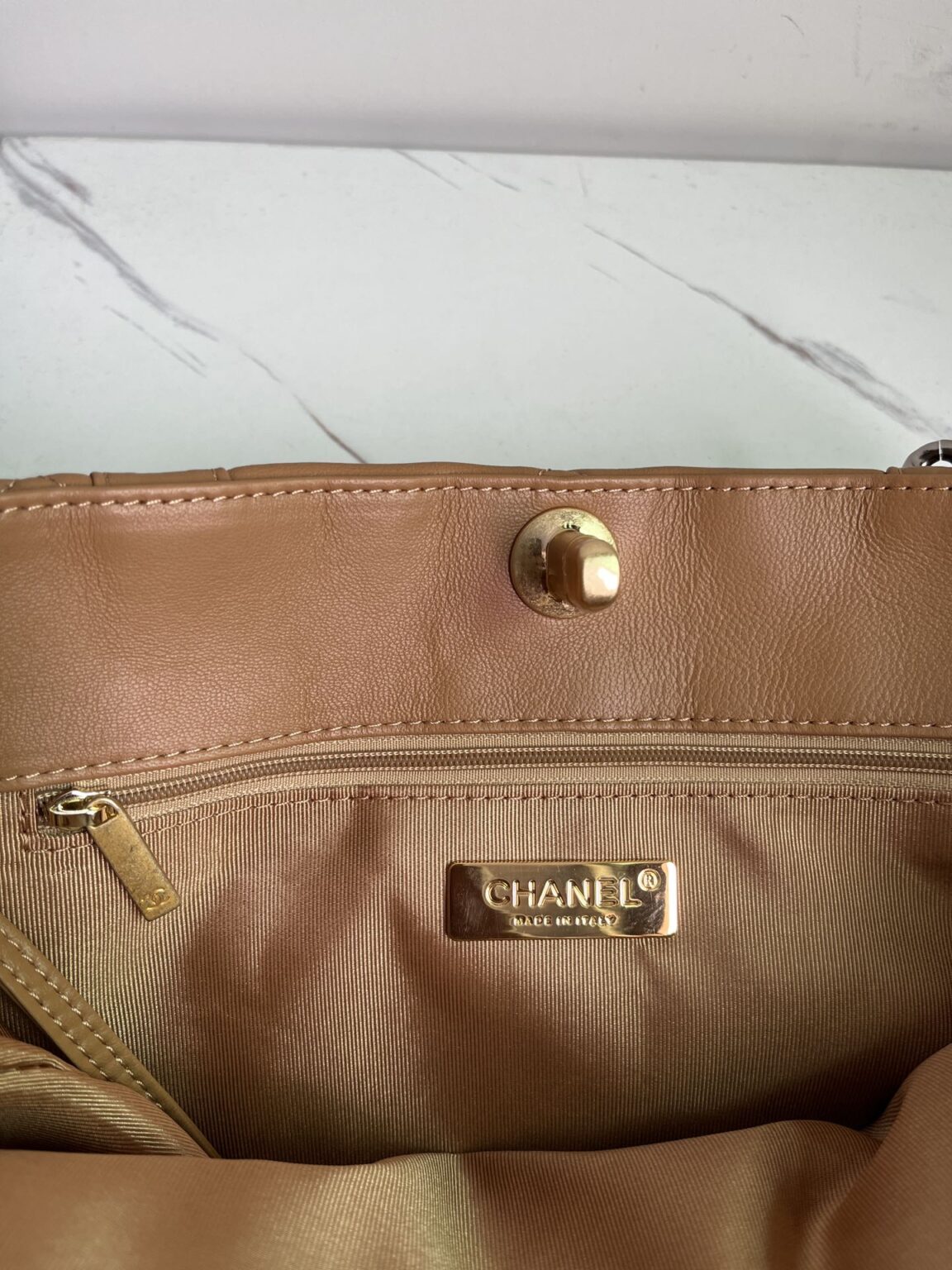 CHANEL 19 SHOPPING BAG 3519 - 画像 (4)