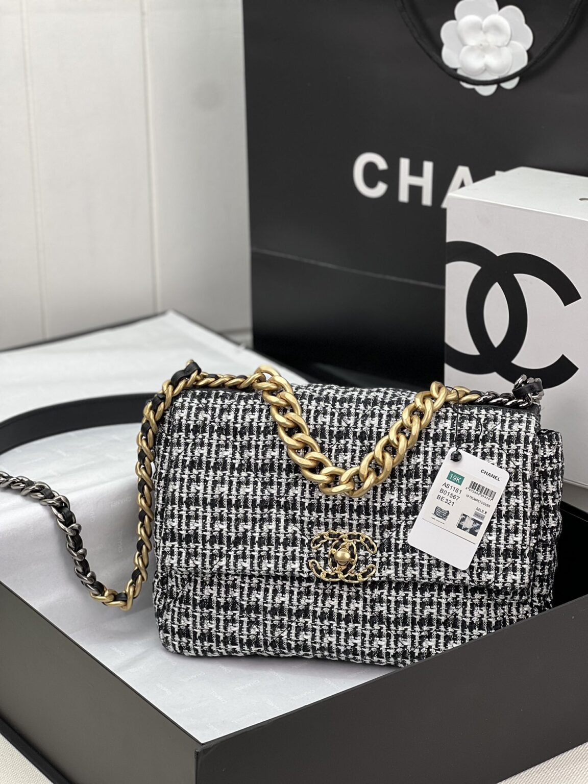 CHANEL 19 LARGE HANDBAG AS1161 - 画像 (10)