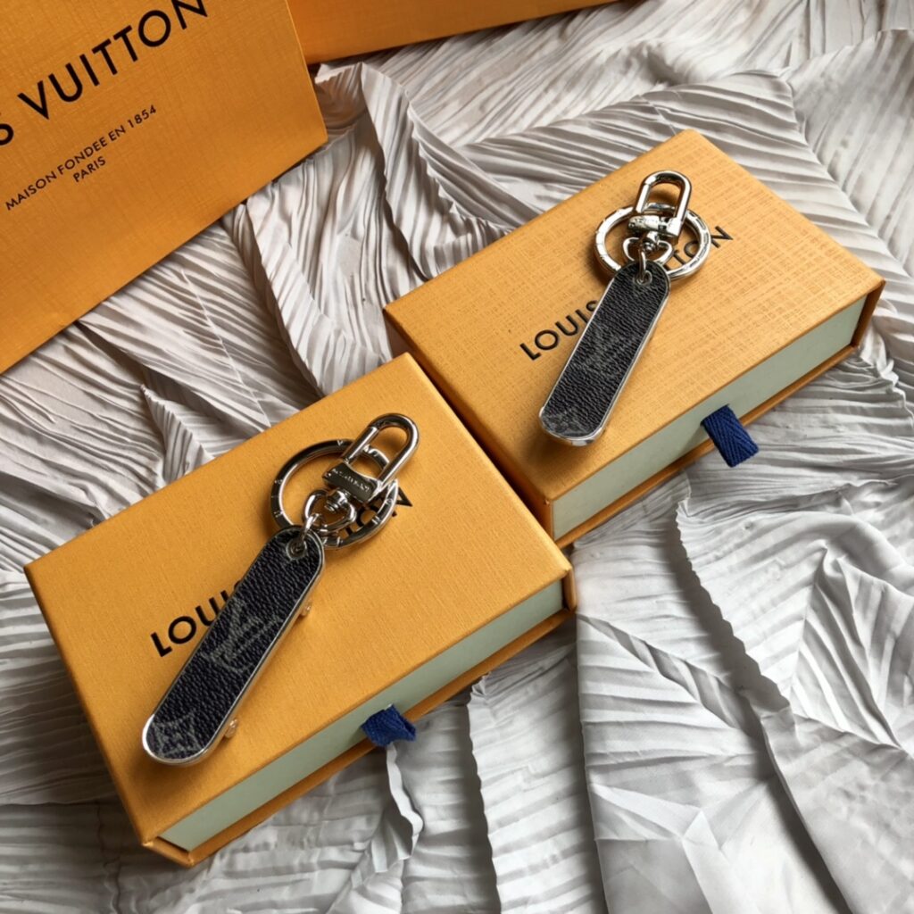 【Louis Vuitton 】（ルイヴィトン）ポルト クレ・スケートボード モノグラムM69476 - 画像 (3)