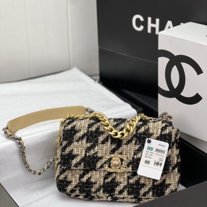 CHANEL 19 HANDBAG AS1161