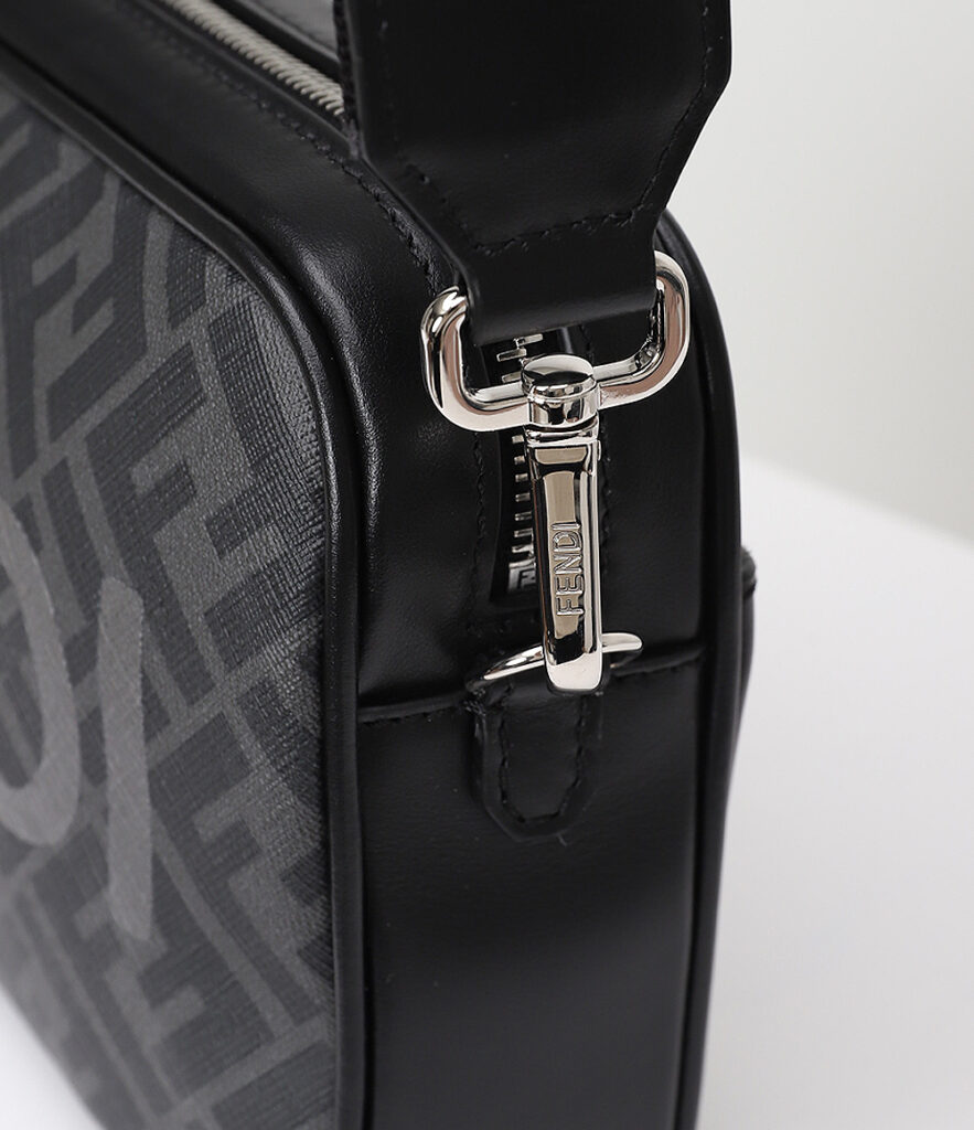 FENDI ブラウンFFファブリック バッグ カメラケース - 画像 (11)