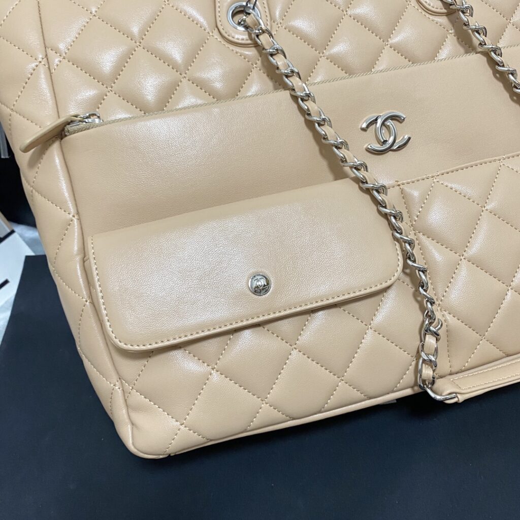 Chanel Calfskin Quilted Ultra Pocket Shopping Tote Navy AS3928 - 画像 (6)
