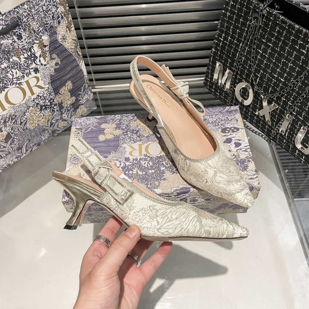 DIOR 新作刺繍ハイヒール 02zm 95759 - 画像 (3)