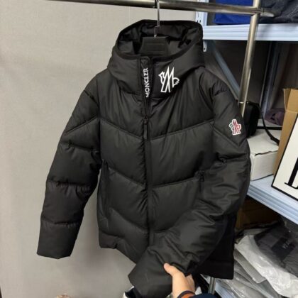 Moncler モンクレール　新品入荷！黒・青ダンジャケット