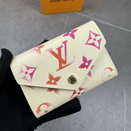 LV Louis Vuitton 新作財布です 2 zm 95518